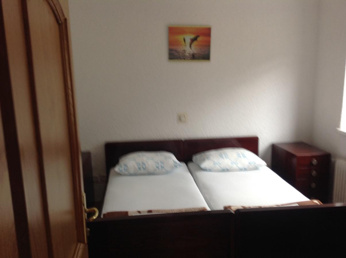 Katarina Apartments And Rooms Sibinj Krmpotski Rum bild