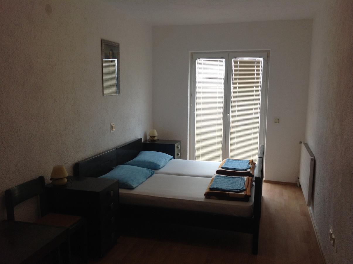 Katarina Apartments And Rooms Sibinj Krmpotski Rum bild